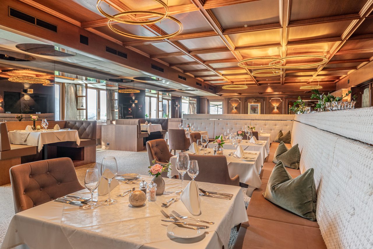 Restaurant & Bar